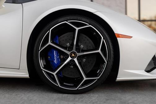 2020 Lamborghini Huracan EVO Base