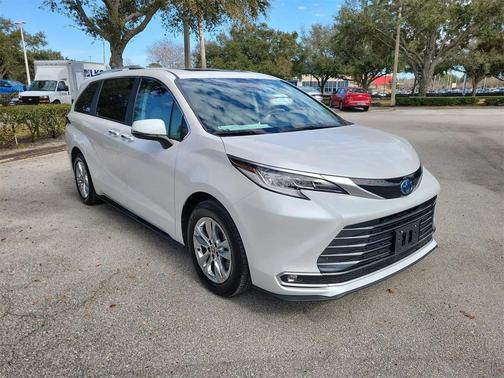 2024 Toyota Sienna Limited