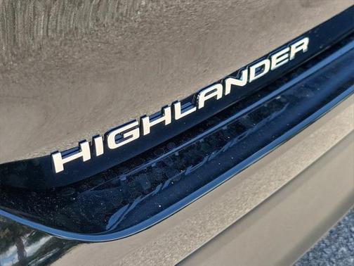 2025 Toyota Highlander LE