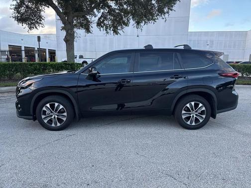 2024 Toyota Highlander XLE