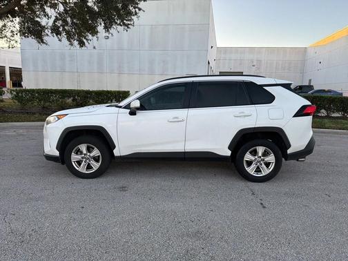 2021 Toyota RAV4 XLE