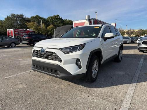 2021 Toyota RAV4 Hybrid XLE