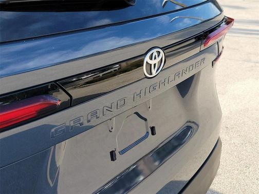 2025 Toyota Grand Highlander XLE