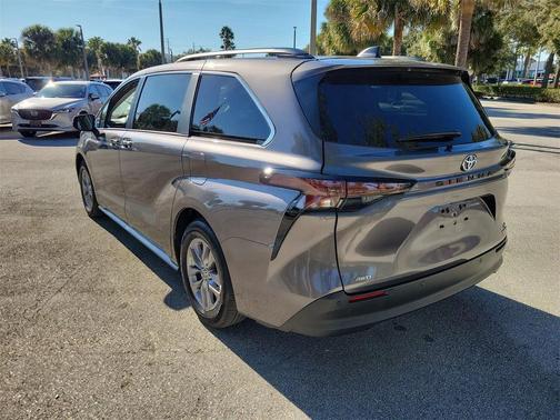 2024 Toyota Sienna XLE