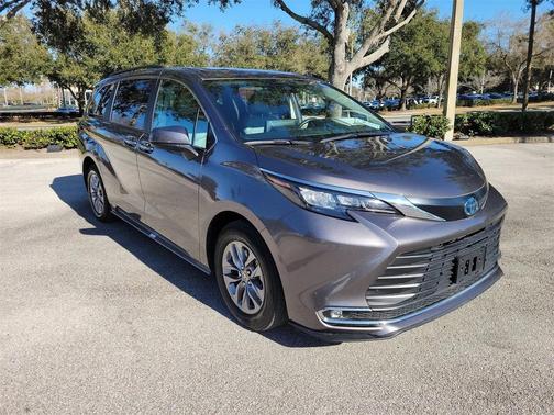 2024 Toyota Sienna XLE