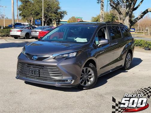 2024 Toyota Sienna XLE