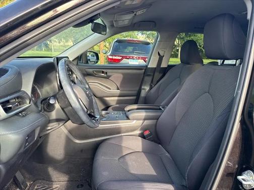2020 Toyota Highlander LE