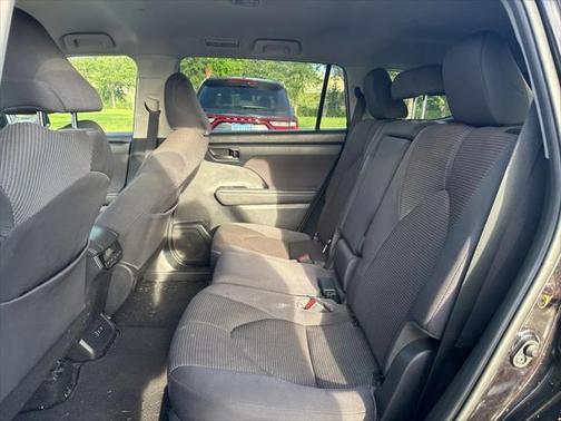 2020 Toyota Highlander LE
