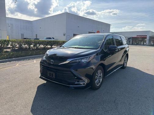 2024 Toyota Sienna XLE