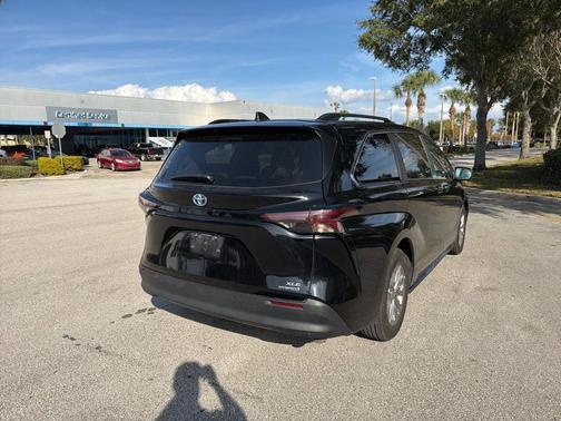 2024 Toyota Sienna XLE