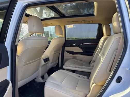 2019 Toyota Highlander Limited Platinum