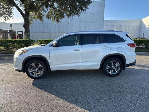 2019 Toyota Highlander Limited Platinum