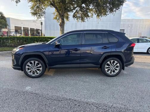 2021 Toyota RAV4 XLE Premium