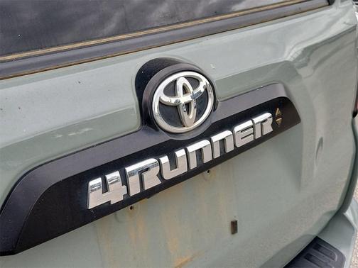 2022 Toyota 4Runner TRD Off Road