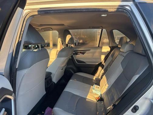 2021 Toyota RAV4 Hybrid XLE Premium