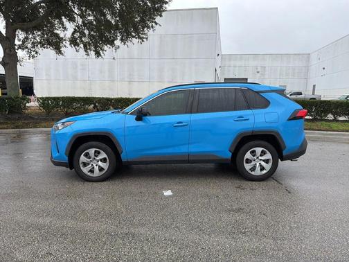 2021 Toyota RAV4 LE