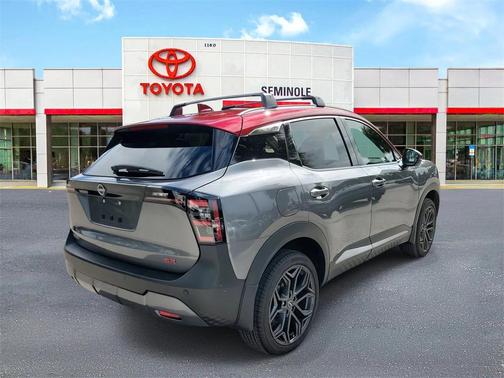 2025 Nissan Kicks SR