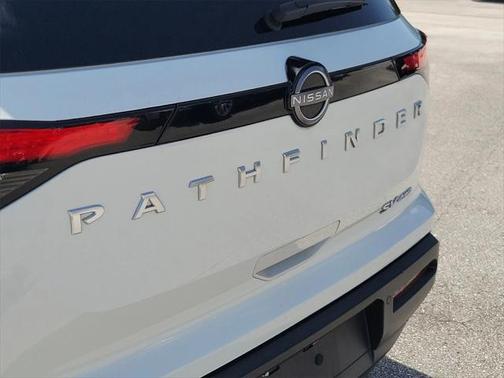 2022 Nissan Pathfinder SV 4WD