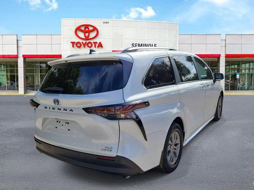 2024 Toyota Sienna XLE