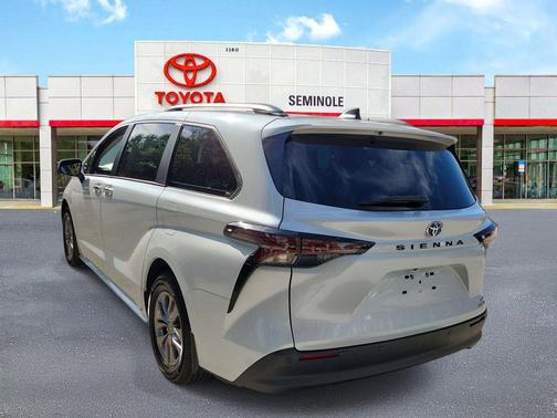 2024 Toyota Sienna XLE