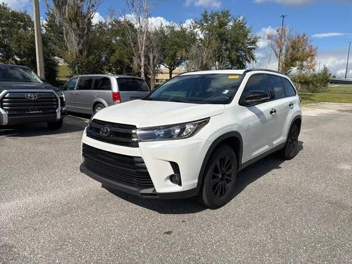 2019 Toyota Highlander SE