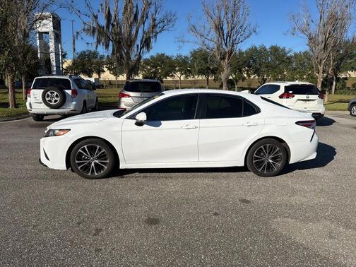 2020 Toyota Camry SE