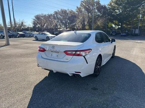 2020 Toyota Camry SE