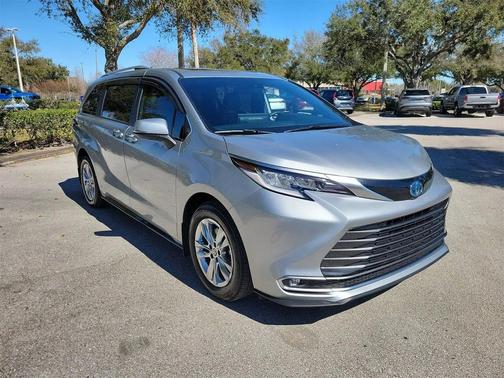2025 Toyota Sienna Limited