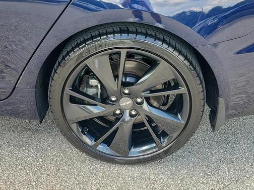 2023 Genesis G70 2.0T RWD