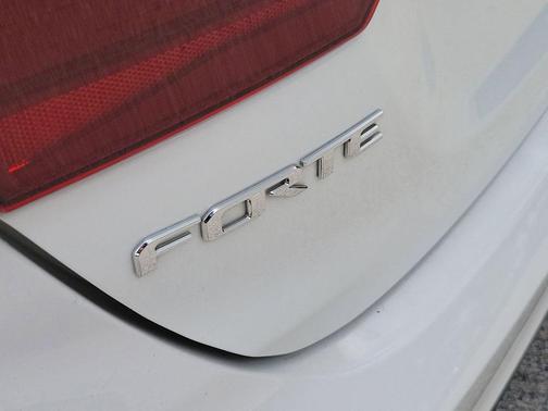 Clear White 2021 Kia Forte LXS