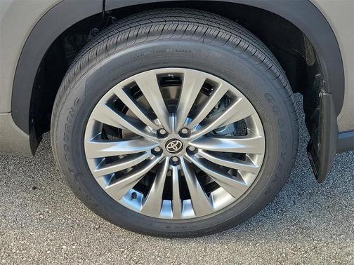 2026 Toyota Highlander Platinum