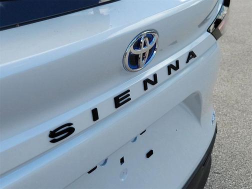 2025 Toyota Sienna XLE 7 Passenger