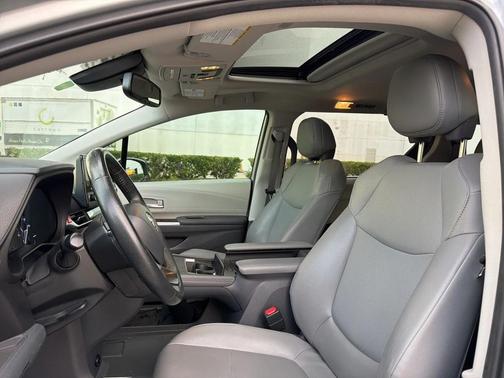 2022 Toyota Sienna XLE