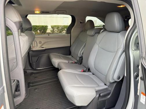 2022 Toyota Sienna XLE
