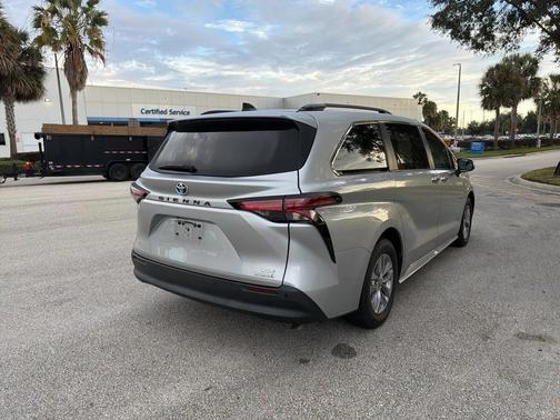 2022 Toyota Sienna XLE