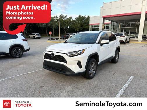 Ice Cap 2024 Toyota RAV4 XLE