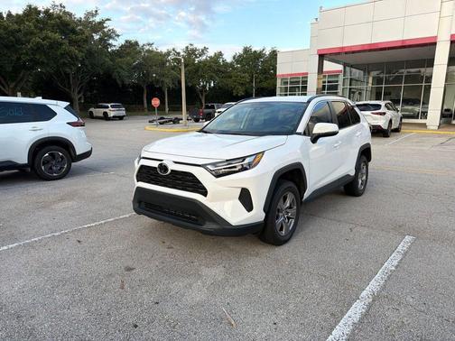 Ice Cap 2024 Toyota RAV4 XLE