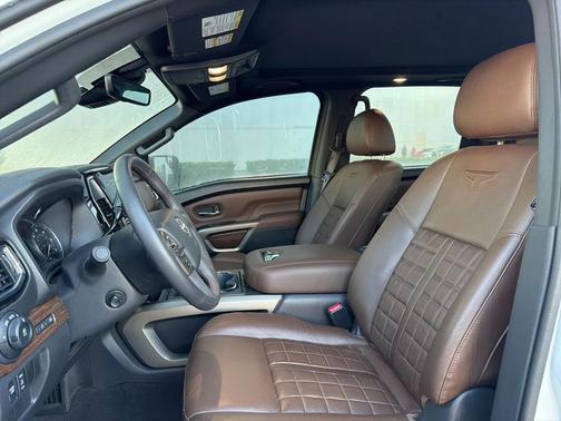 2024 Nissan Titan Platinum Reserve
