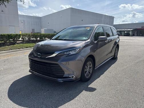 2022 Toyota Sienna XLE