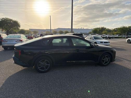 Aurora Black Pearl 2025 Kia K4 LXS