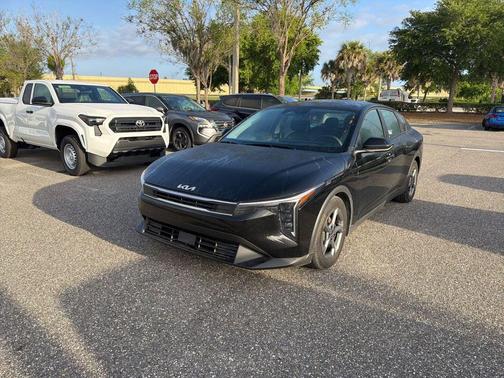 Aurora Black Pearl 2025 Kia K4 LXS