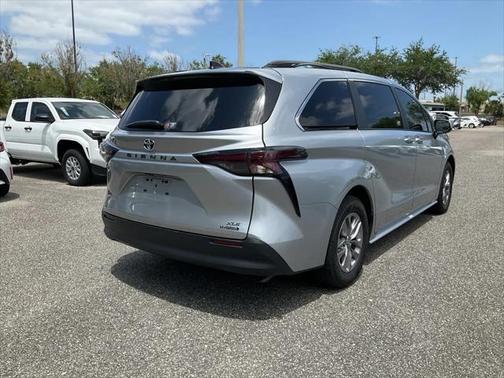 2023 Toyota Sienna XLE 7 Passenger
