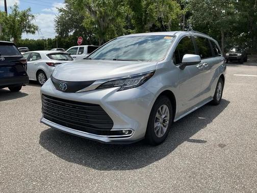 2023 Toyota Sienna XLE 7 Passenger