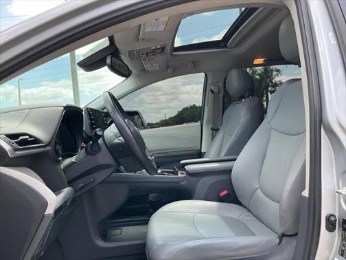 2023 Toyota Sienna XLE 7 Passenger