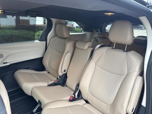 2024 Toyota Sienna XLE 8 Passenger