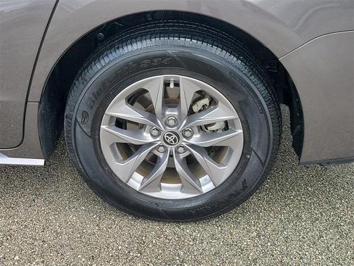 2024 Toyota Sienna XLE 8 Passenger