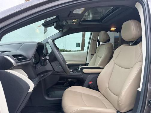 2024 Toyota Sienna XLE 8 Passenger