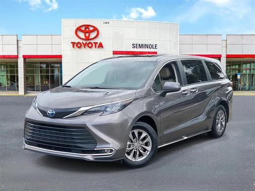 2024 Toyota Sienna XLE 8 Passenger
