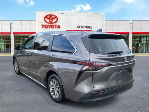 2024 Toyota Sienna XLE 8 Passenger