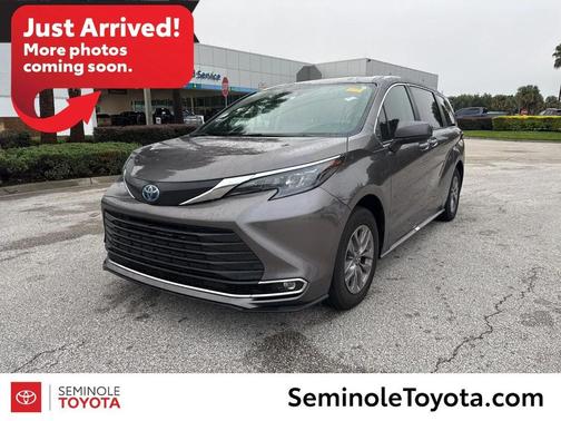 2024 Toyota Sienna XLE 8 Passenger